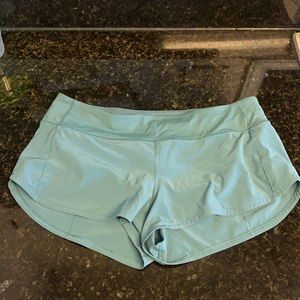 Lululemon mid rise 2.5” speed up short